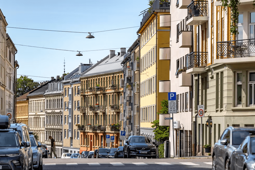 Høyere rente og mange boliger til salgs – når slipper prisbremsen taket i Oslo?